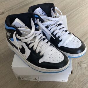 Air Jordan Mids